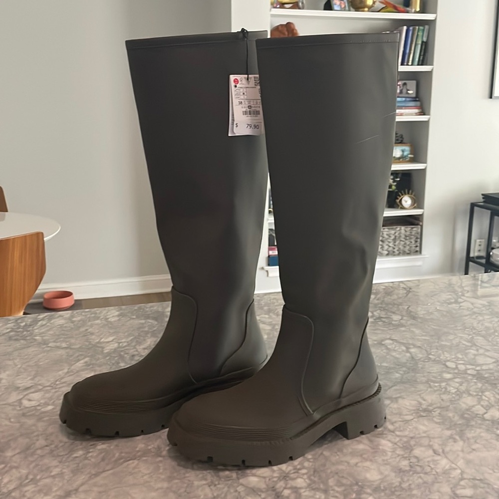 Knee high Zara rubber boot!